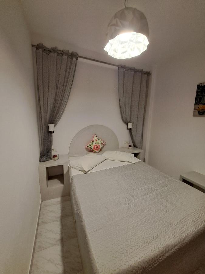 伊利内奥斯一室公寓酒店 佩里萨 外观 照片